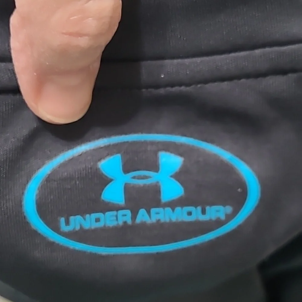 Under Armour Grey Shirt with Teal Blue Waffle Patterned Sleeves size Y-Large